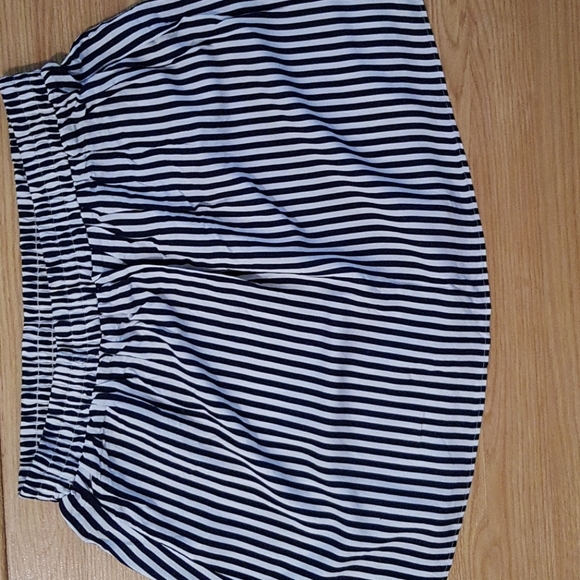 skirt - Picture 2 of 2